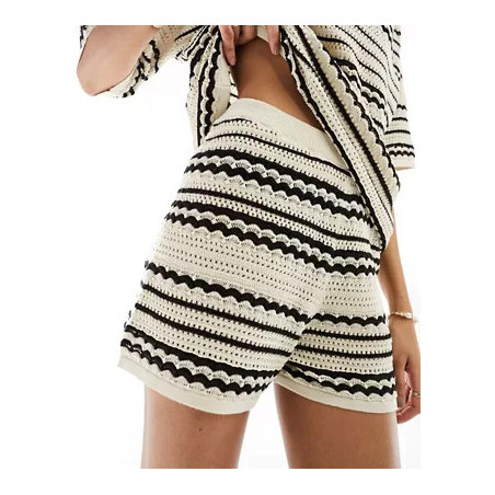 Knit beach co ord short in beige